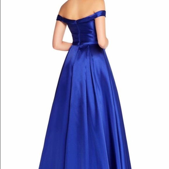 Prom dress💙 - Picture 2 of 3